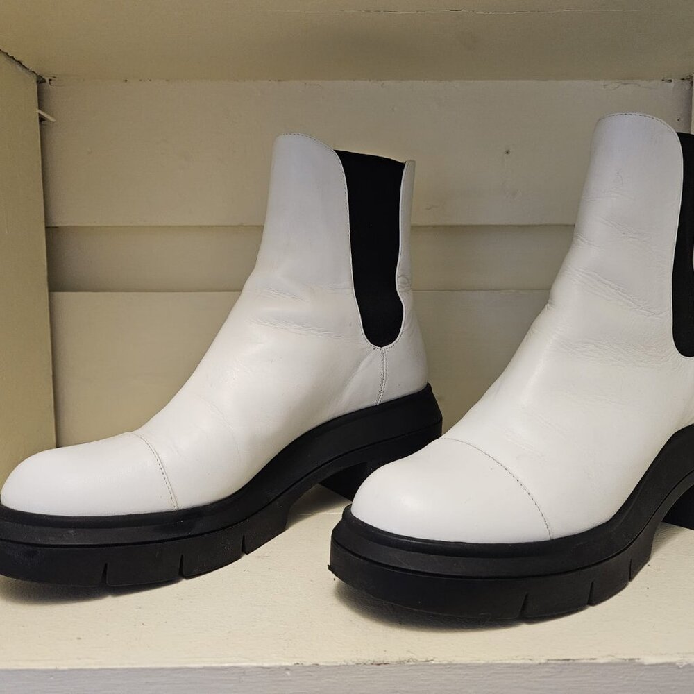 Stuart Weitzman Boots black and white